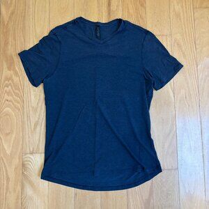 Lululemon 5 Year Basic V T Shirt M
